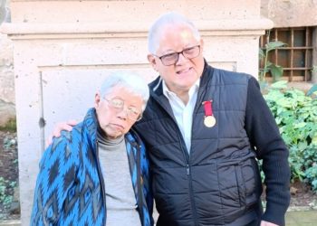 Periodistas entregan Presea Amipac al Mérito Periodístico a Paco García Davish y Blanca Rueda