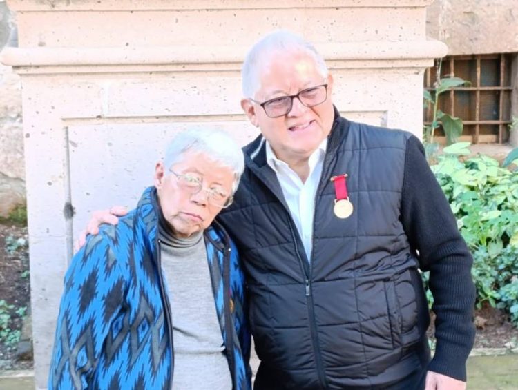 Periodistas entregan Presea Amipac al Mérito Periodístico a Paco García Davish y Blanca Rueda