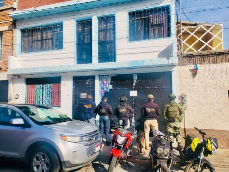 Es cateado inmueble en la colonia Ventura Puente y aseguran tres motocicletas y 950 dosis de narcótico