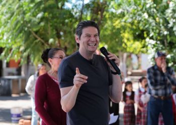 Gobierno de Alfonso Martínez construirá cancha de fútbol en escuela primaria