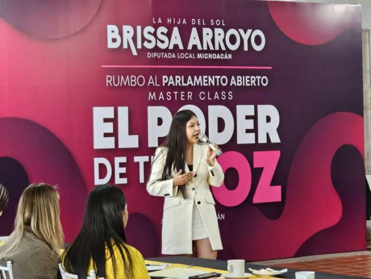 Rumbo al Parlamento Abierto, organiza Brissa Arroyo el taller El Poder de tu voz