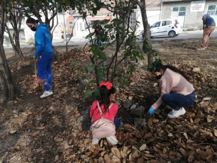 Vecinos de la colonia 3 de agosto se suman a jornada de limpieza del Gobierno de Morelia