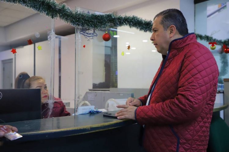 Exigen ciudadanos pago dual en ventanillas de la Secretaría de Finanzas: JC Barragán