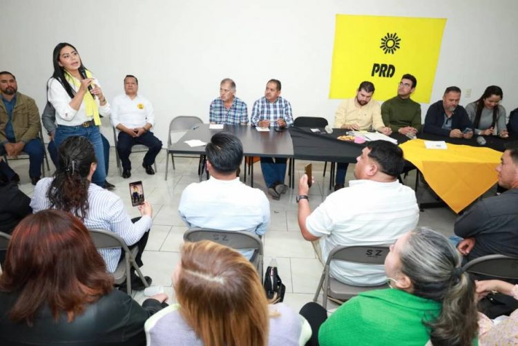 Araceli Saucedo se reúne con militantes del PRD en el Distrito de Zacapu