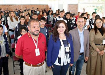Entrega Ayuntamiento de Morelos becas de excelencia académica a estudiantes de nivel básico y medio superior