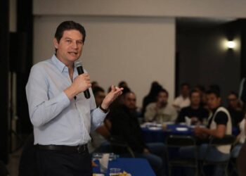 Expone Alfonso Martínez atractivos turísticos de Morelia en Sahuayo