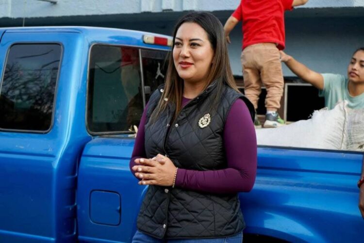 Con paso firme, vamos respondiendo y resolviendo problemáticas en Zacapu: Mónica Valdez