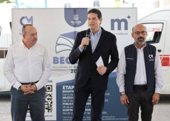 Alfonso Martínez y transportistas promueven becas del Colegio de Morelia