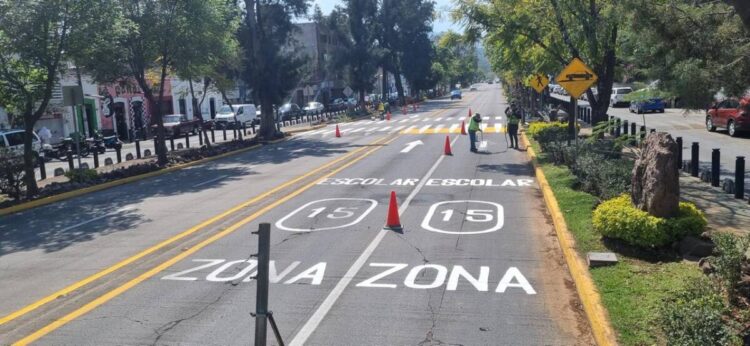 Gobierno de Morelia avanza en balizamiento de la Calzada Juárez para una mayor seguridad vial