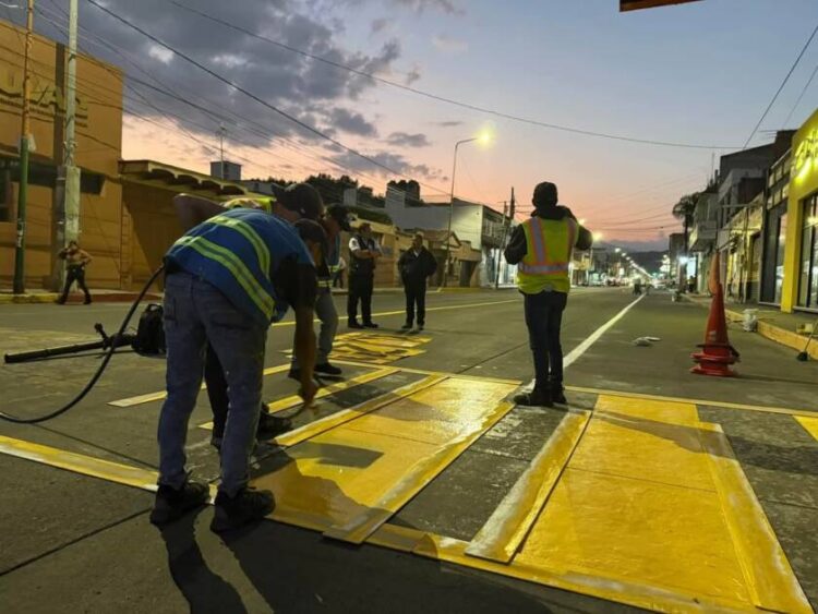 Avanzan trabajos de balizamiento en Zacapu, habrá mayor seguridad vial: Mónica Valdez