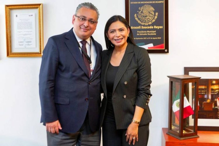 Araceli Saucedo se reúne con el Presidente del Colegio Nacional del Notariado, acuerdan cerrar filas en pro de los municipios