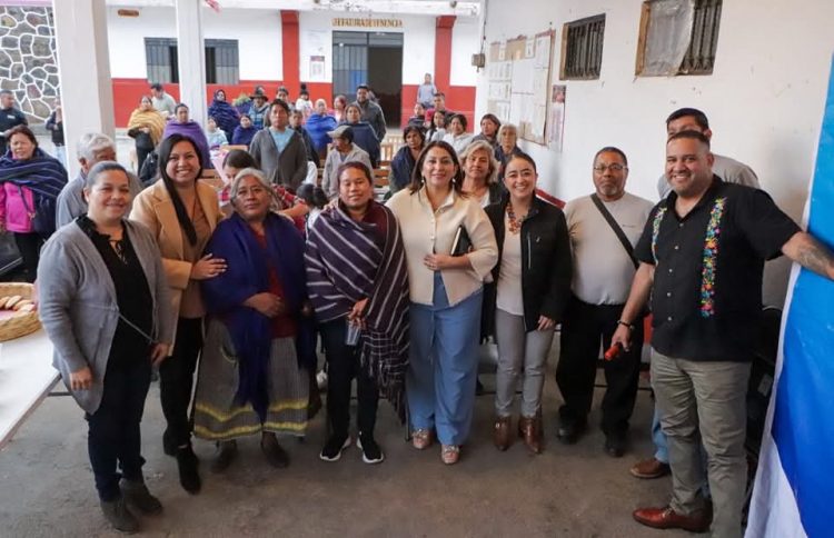 Fortalece Alma Mireya González diálogo con la comunidad de San Andrés Tziróndaro