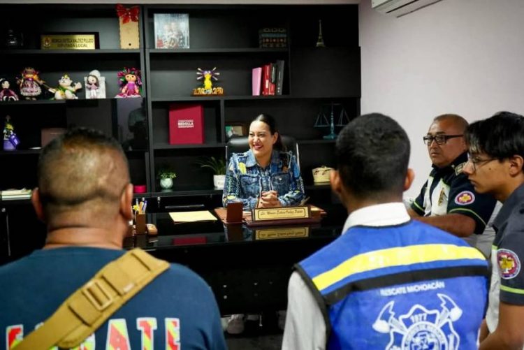 Gobierno de Zacapu apoyará en todo a bomberos, quienes son clave para el bienestar de la población: Mónica Valdez