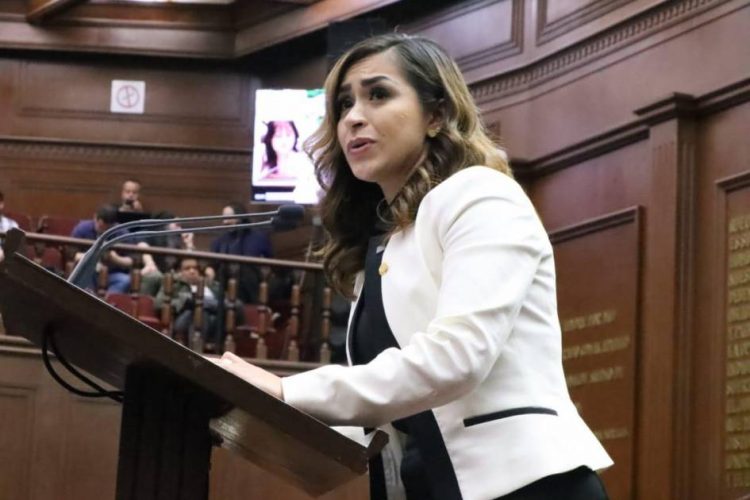Grecia Aguilar propone reforma para garantizar en Michoacán el respeto a los derechos a la cultura, usos y costumbres