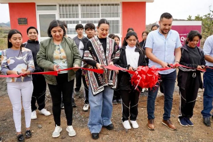 M贸nica Valdez inaugura nueva aula en Telesecundaria Vasco de Quiroga en Zacapu