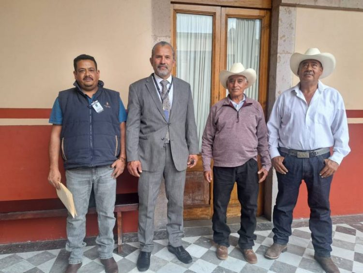 Recibe la Diputada Sandra Garibay a ejidatarios de San Martín para atender solicitud de obra pública