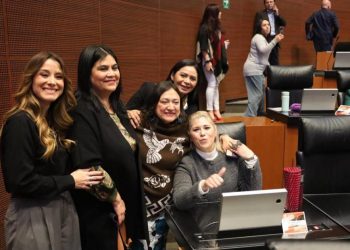 Araceli Saucedo avala en comisiones reforma contra nepotismo y reelección