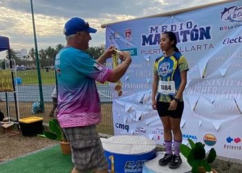 Grecia Aguilar respaldó a Atletas Zitacuarenses en el XIII Circuito de Atletismo en Vallarta