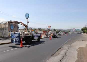 Gobierno de Morelia coloca luminarias en salida Pátzcuaro