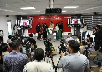 Debilitamiento institucional en México es por “narcopolíticos”, acusa Memo Valencia