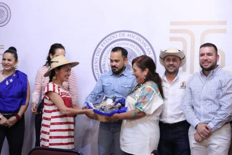 Impulsa Hugo Rangel iniciativa para mejorar producción mezcalera en Michoacán y haya mejores condiciones para el sector