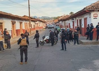 Tras persecución en Pátzcuaro, es detenido un hombre con arma de fuego