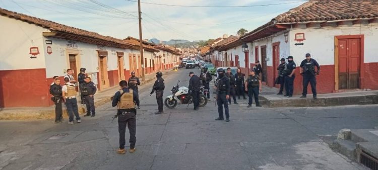 Tras persecución en Pátzcuaro, es detenido un hombre con arma de fuego