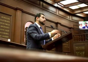 Octavio Ocampo presentó iniciativa para que Michoacán refuerce la defensa animal al sancionar la falta de auxilio a los animales