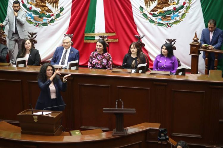 Reconoce Vanhe Caratachea la labor de mujeres destacadas en Michoacán
