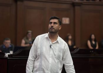 Eliminar becas universitarias afecta a estudiantes de escasos recursos: Poncho Chávez