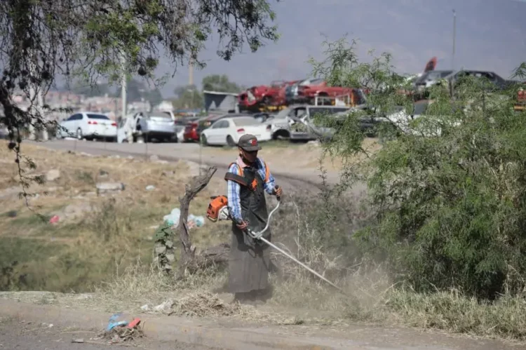 Gobierno de Morelia atiende con limpieza integral la Avenida Miguel Hidalgo y Oriente 6