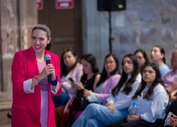 Giulianna Bugarini reafirma que el respaldo a estudiantes de la UMSNH continúa: 1 de cada 3 recibe becas y apoyos