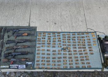 Son detenidos 4 hombres en poder de 7 armas largas de fuego, más de mil 300 cartuchos útiles y equipo  táctico en Apatzingán