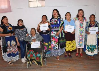 Reconoce Eréndira Isauro a mujeres purépechas por su contribución a sus comunidades
