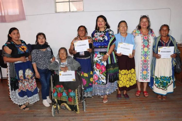 Reconoce Eréndira Isauro a mujeres purépechas por su contribución a sus comunidades