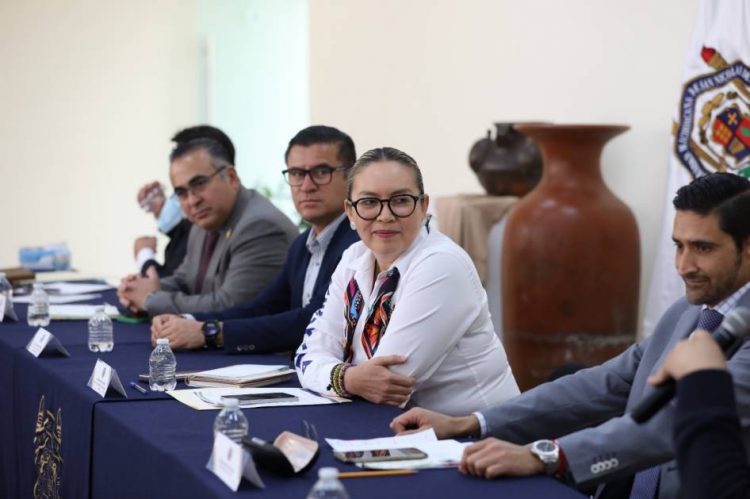 Ante moradoras y moradores de Casas del Estudiante, Yarabí Ávila los exhorta a ser las lideresas y los líderes del mañana,