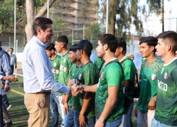 Alfonso Martínez reconoce a jóvenes morelianos campeones de Fútbol 7