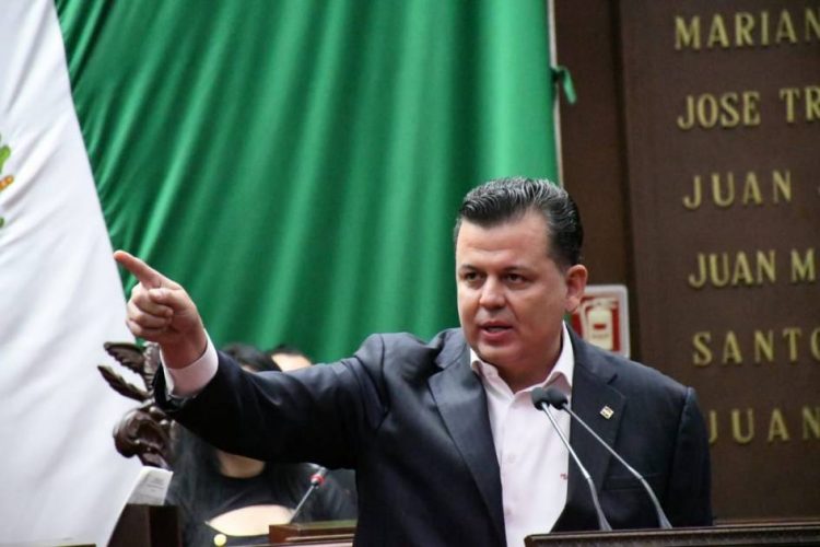 El crimen organizado es quien compromete la soberanía de México: Memo Valencia