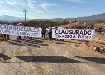 Bloquean propietarios acceso al Segundo Anillo Periférico de Morelia por expropiación y pretensión de pago injusto de sus tierras