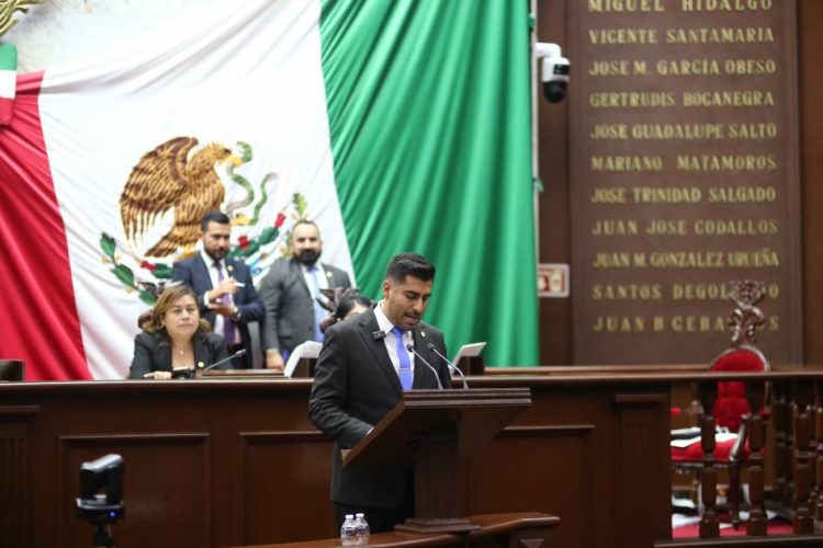 Impulsa Poncho Chávez reforma para sancionar la violencia política de género en el Congreso de Michoacán