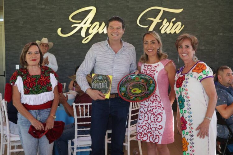 Alfonso Martínez llama a otorgar valor agregado a los productos michoacanos