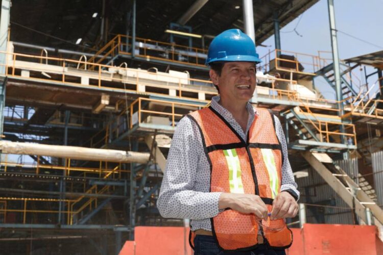 Visita Alfonso Martínez ingenio de azúcar en Santa Clara, Tocumbo