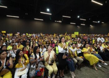 Mujeres de las distintas regiones de Michoacán cierran filas en pro de Araceli Saucedo