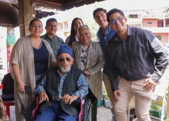 Entrega Alma Mireya González dispositivos de asistencia para movilidad