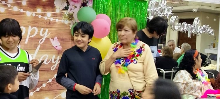 Una celebran de alegría y unidad familiar enmarcó los 70 años de Guadalupe Luna a ritmo del a go-gó
