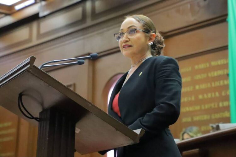 Diputada Itzé Camacho presenta iniciativa para la revocación de mandato en Michoacán
