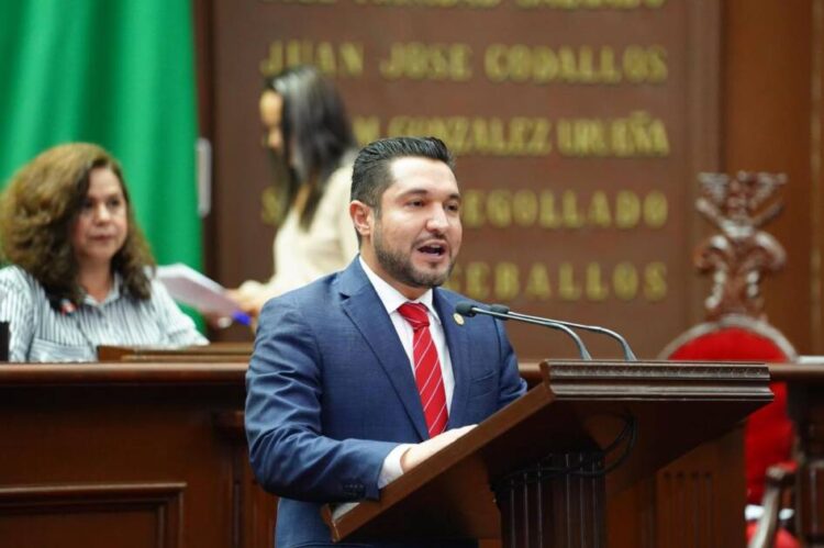 Helder Valencia plantea para Michoacán la no reelección consecutiva y combatir nepotismo