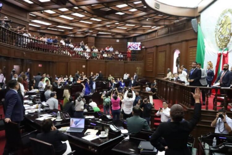 Prohíbe 76 Legislatura las corridas de toros y sanciona las peleas de animales de cualquier especie