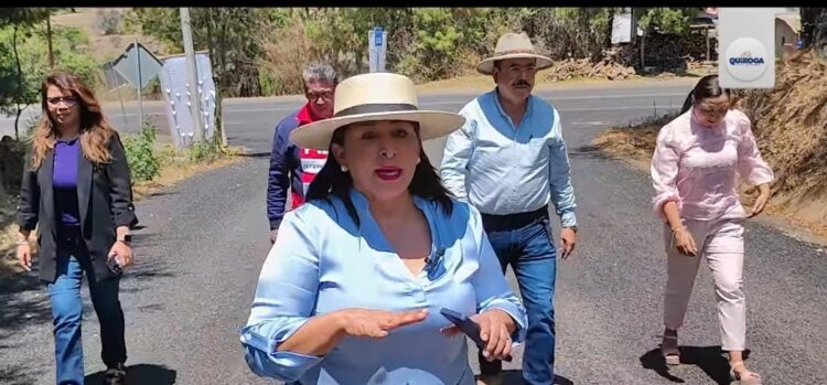 Da a conocer Alma Mireya González avances del mantenimiento de vialidades principales de Atzimbo
