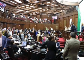 A comisiones la iniciativa para el reconocimiento de término gobernadora en Constitución de Michoacán